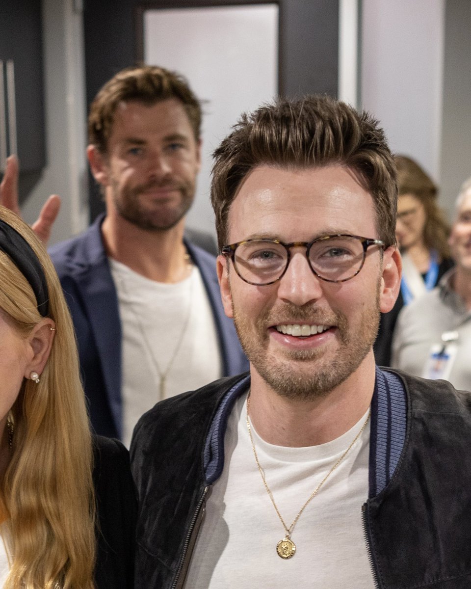 ⭐️ Chris Evans e Chris Hemsworth durante o evento 2023 Walmart Associates Celebration.

#chrisevans #ghostedmovie
 #thegrayman #lloydhansen  
#captainamerica #steverogers 
#beforewego #cevans #chrisevansarmy #cevansarmy #painhustlers #lightyear #redone #redonemovie