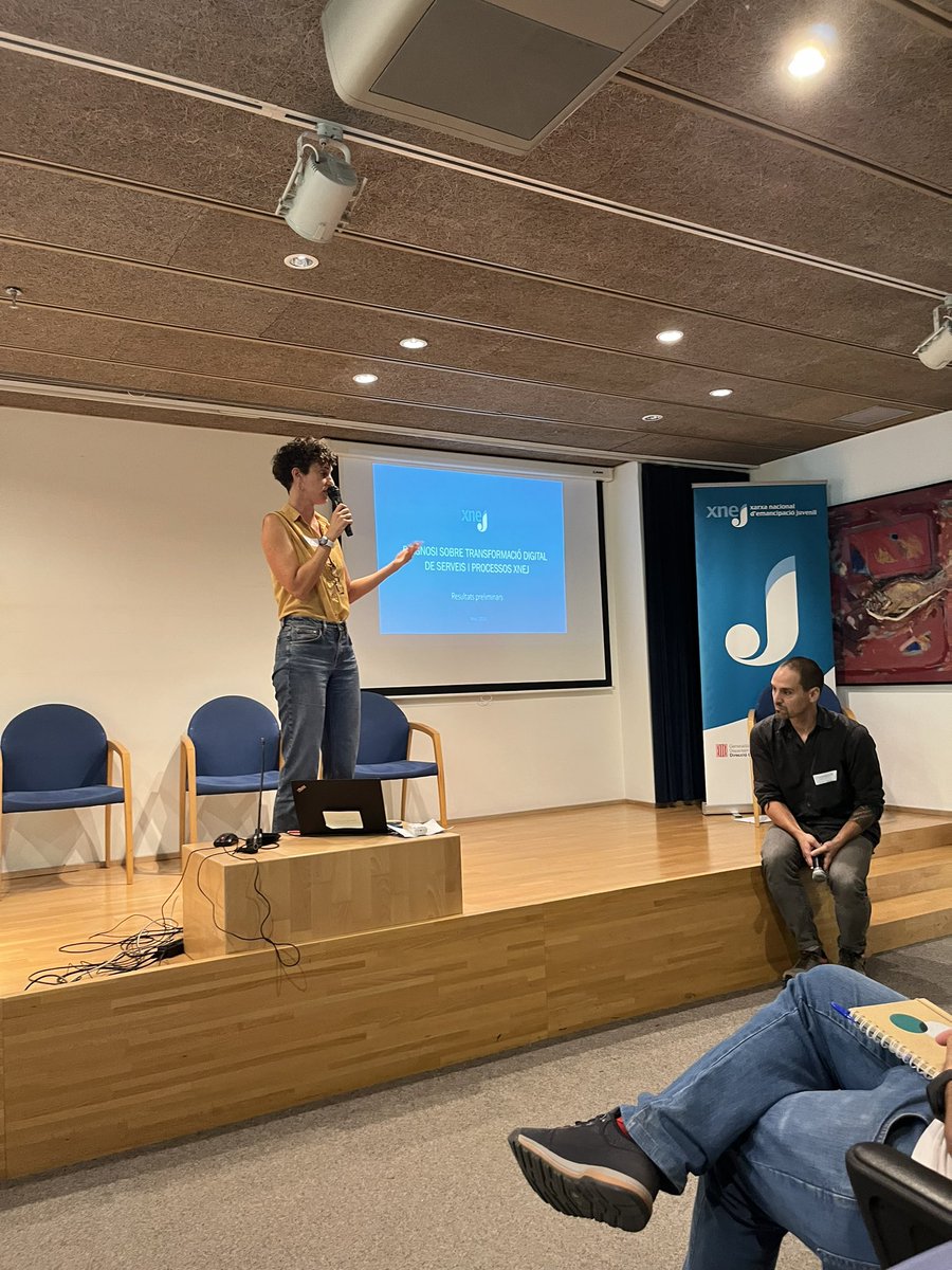 OhFICINA_JOVE's tweet photo. 🔵 Avui hem estat a E-transforma’t!
◾️ Trobada Nacional de la @xarxa_xnej 2023
📲 Espai de reflexió i detecció de necessitats per als punts i #oficinesjoves en el marc de la societat digital.
Org. @xarxa_xnej i @joventutcat
#etransformat https://t.co/cR6XlTZArs