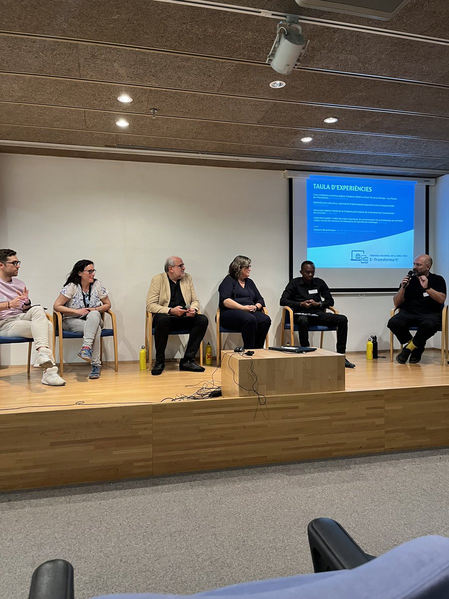 OhFICINA_JOVE's tweet photo. 🔵 Avui hem estat a E-transforma’t!
◾️ Trobada Nacional de la @xarxa_xnej 2023
📲 Espai de reflexió i detecció de necessitats per als punts i #oficinesjoves en el marc de la societat digital.
Org. @xarxa_xnej i @joventutcat
#etransformat https://t.co/cR6XlTZArs