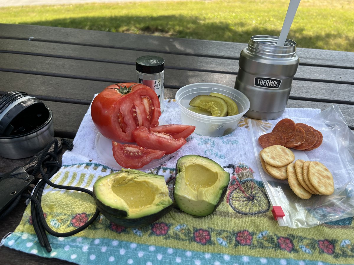 Allentown1711's tweet photo. Feast before I get back on my way ..... 🚴🏻♀️🚴🏻♀️🚴🏻♀️☀️🙌🏻 #BikeLife #GrubOn https://t.co/9kngqjEmNf