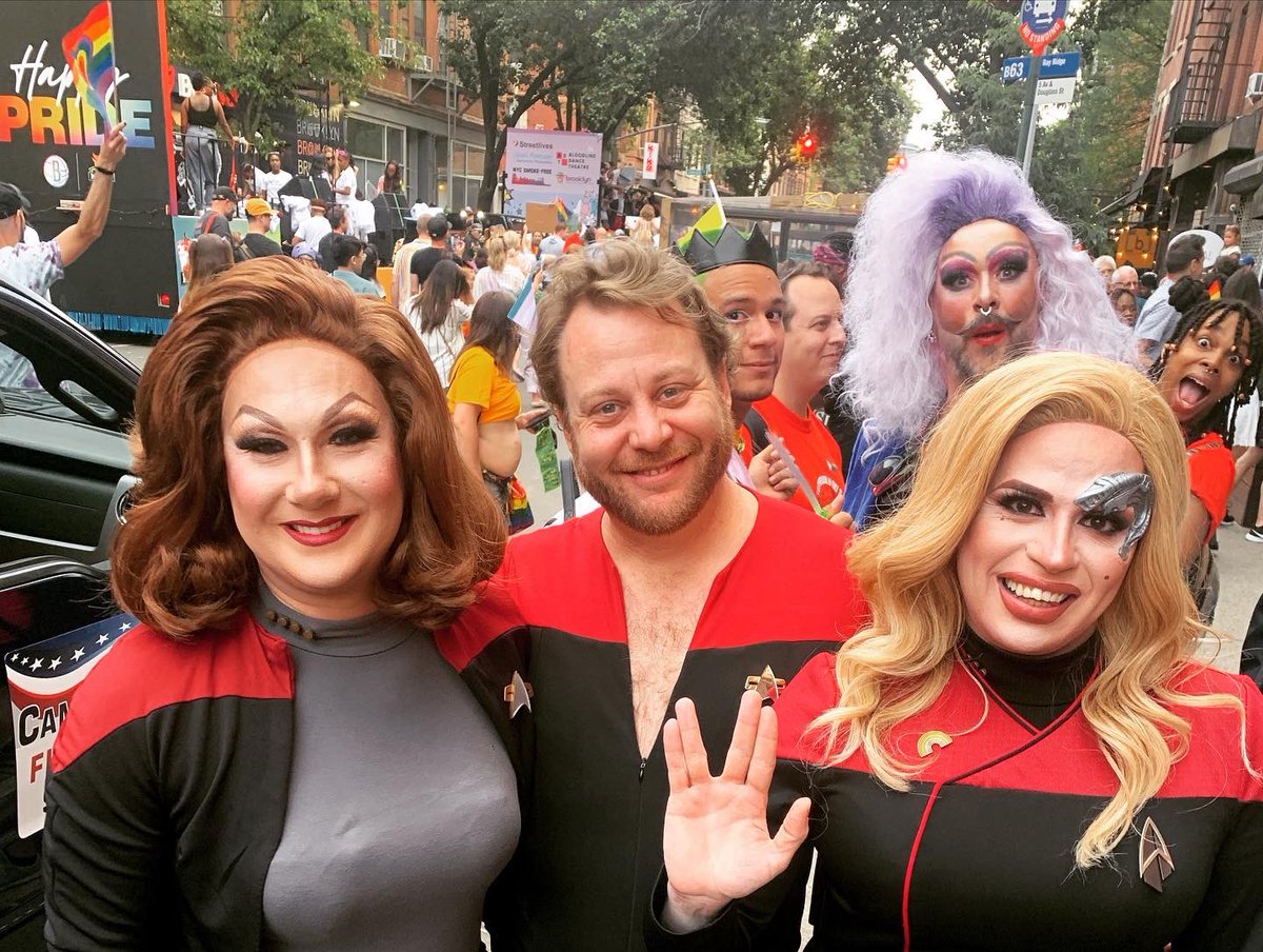toproudlygo's tweet photo. Pictures of our Trek’tastic @toproudlygo marchers for @brooklyn_pride parade! We had so much celebrating pride and showing of our colors and spirit! #ToProudlyGo #LiveProudandProsper #BrooklynPride #BrooklynPrideParade #pridemonth #lgbtqia #startrek #nonprofitorganization https://t.co/9OIIMW4lwG