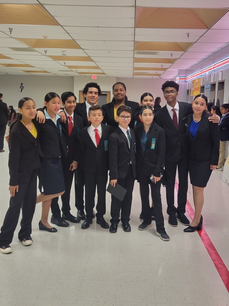 JenelEdlund's tweet photo. Our middle school speech and debate students are looking sharp for their first rounds at Nationals today in Arizona! Time to put all that coaching and or acting to work! Go WCUSD!! @WestCovinaUSD @HollencrestMS @WalnutGroveInt @EdgewoodIB @speechanddebate https://t.co/X9KyKzs91M