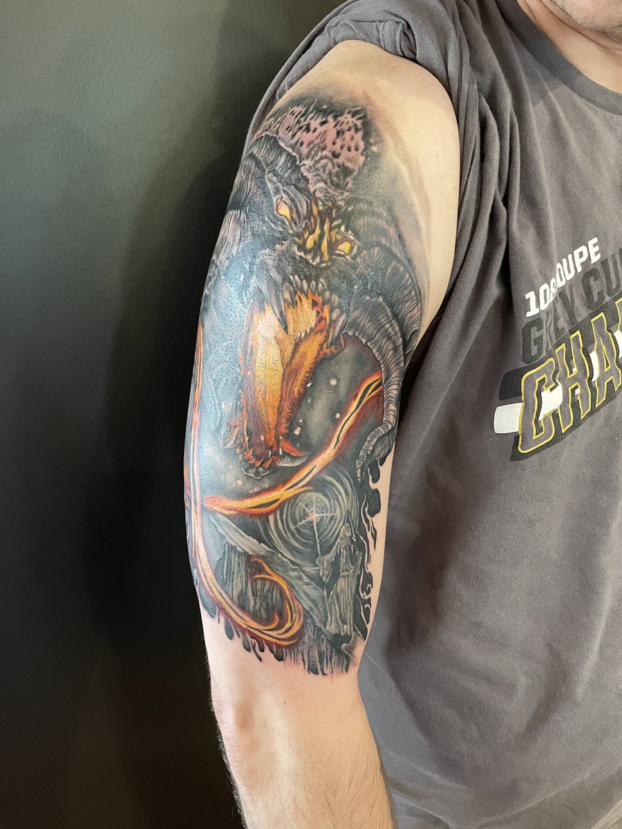 lakersfan111888's tweet photo. Been a week since I got it; can’t express just how happy I am with how it turned out. For those not nerdy enough; it’s a Balrog from Lord of the Rings. #lotr #lotrtattoos https://t.co/d28B91lD5t