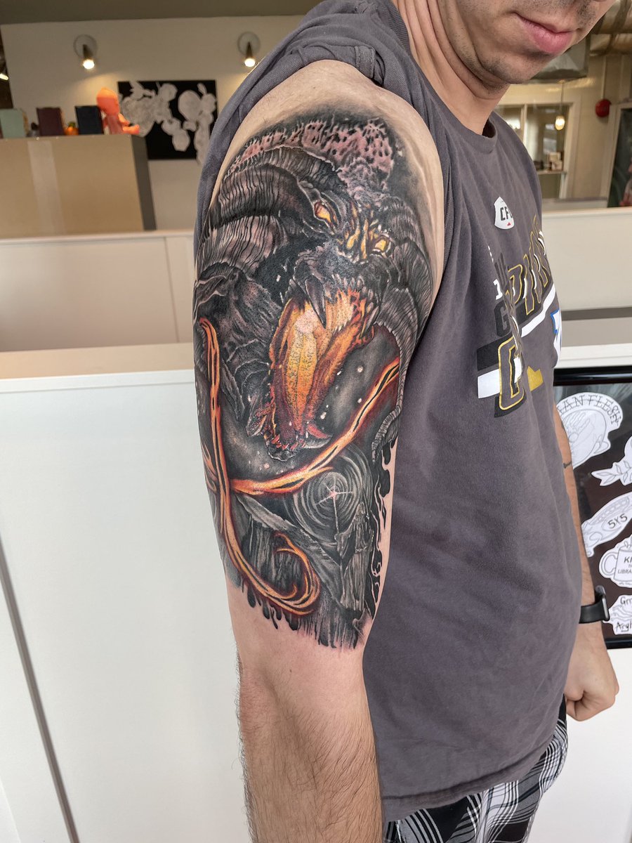 lakersfan111888's tweet photo. Been a week since I got it; can’t express just how happy I am with how it turned out. For those not nerdy enough; it’s a Balrog from Lord of the Rings. #lotr #lotrtattoos https://t.co/d28B91lD5t