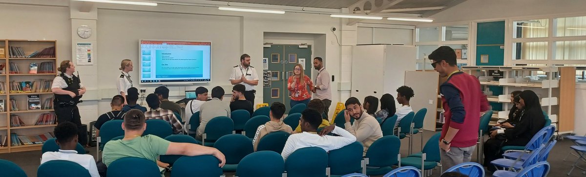 Today, with @MPSBarnhillXH, @MPSBotwell and @MPSTownfield, we delivered inputs to students at #Hayes campus @uxbridgecollege, talking about #VAWG, #safety, personal responsibility and #support from #Teachers and @metpoliceuk.

Thank you to all involved.

#community, #MyLocalMet.