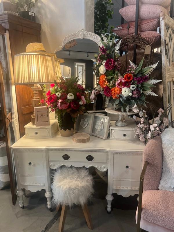 This darling antique vanity is looking for it's forever home.  Custom painted by RR.  $799.99

#rusticrootsturlock #antiquevanity