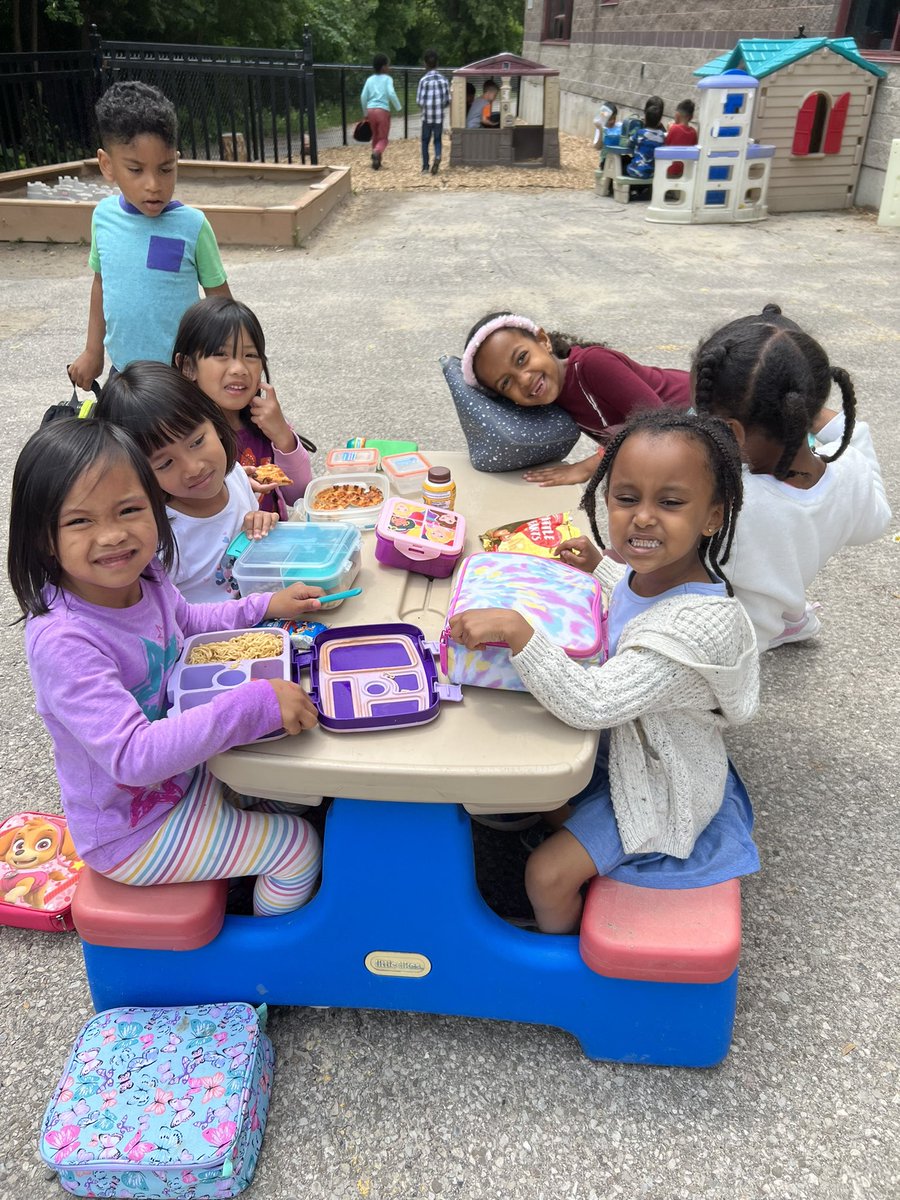 MsMeganMcCann's tweet photo. “P” is for Picnic! Students enjoyed eating their lunch outside today! @stpetersaints #ABCCountdown https://t.co/UnIXMRmNVt