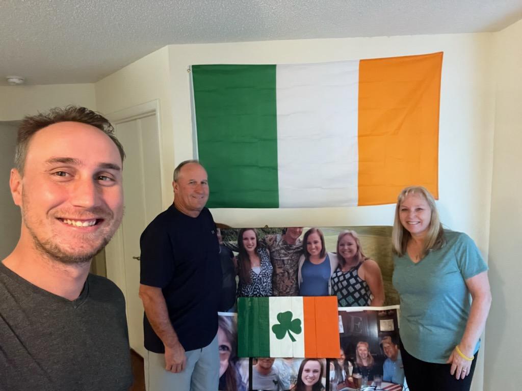 NancyCarrow's tweet photo. The day has finally arrived that we've been planning since 2019.... starting out with some vacation drinks! Slainte! 🎉🍸🍾🥂🍻💚🇮🇪🧡☘️ #IrelandBound #OrangeCountyBrewers https://t.co/j6MvClSQK0