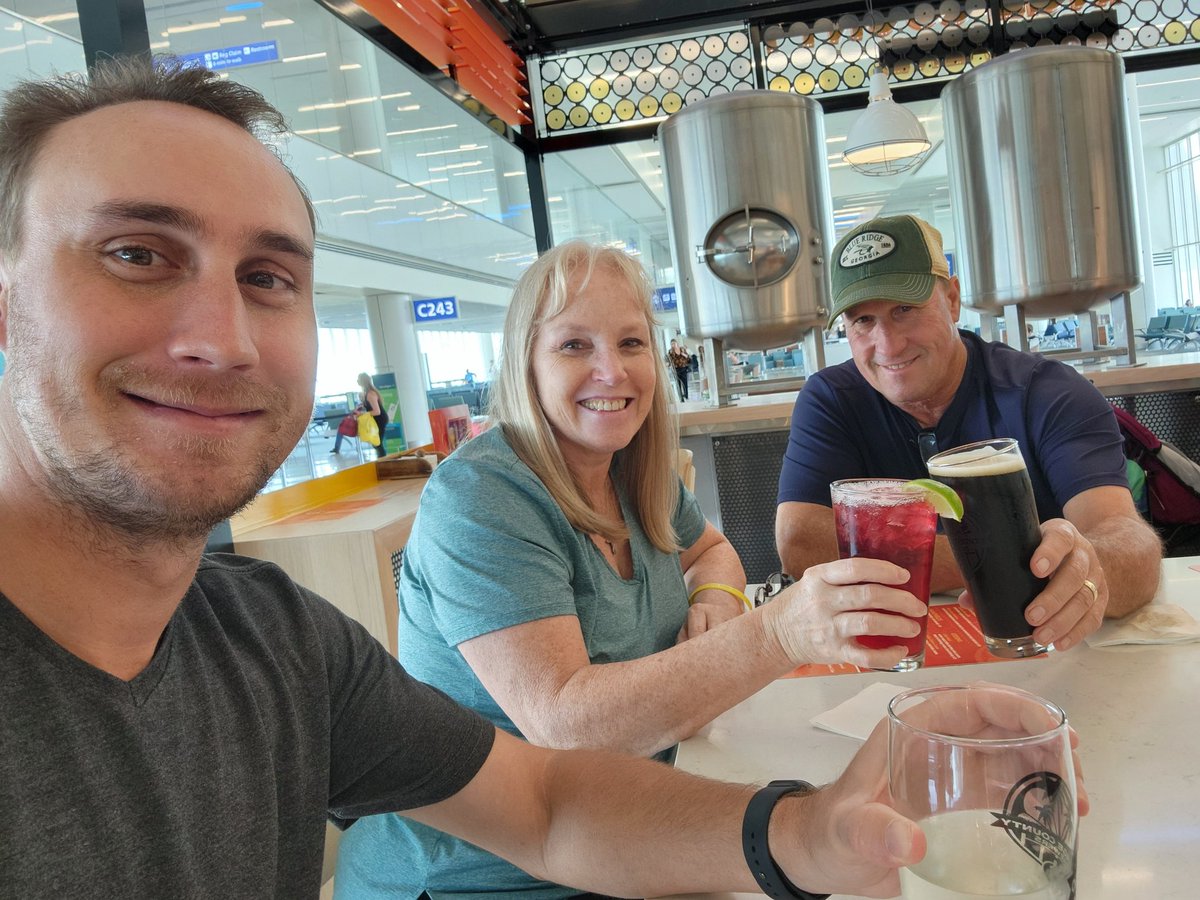 NancyCarrow's tweet photo. The day has finally arrived that we've been planning since 2019.... starting out with some vacation drinks! Slainte! 🎉🍸🍾🥂🍻💚🇮🇪🧡☘️ #IrelandBound #OrangeCountyBrewers https://t.co/j6MvClSQK0
