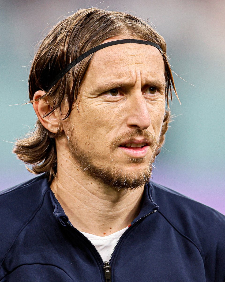 ➤ Hoy marcó un gol.
➤ Hoy aportó una asistencia.
➤ Hoy provocó un penal.
➤ Hoy guió a Croacia a una nueva final.
➤ Hoy se marchó ovacionado del estadio.
➤ Hoy fue el MVP absoluto del partido.

Y sí, todo esto con casi 38 años de edad. Lo de este señor no tiene ningún tipo