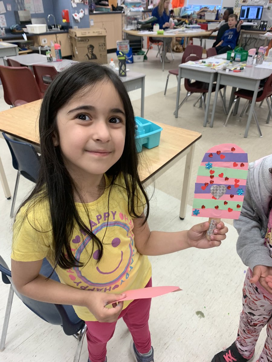 Ms_Lis29's tweet photo. Making popsicles with our buddies! @DPCDSB_BFA https://t.co/qB10KiQZNZ