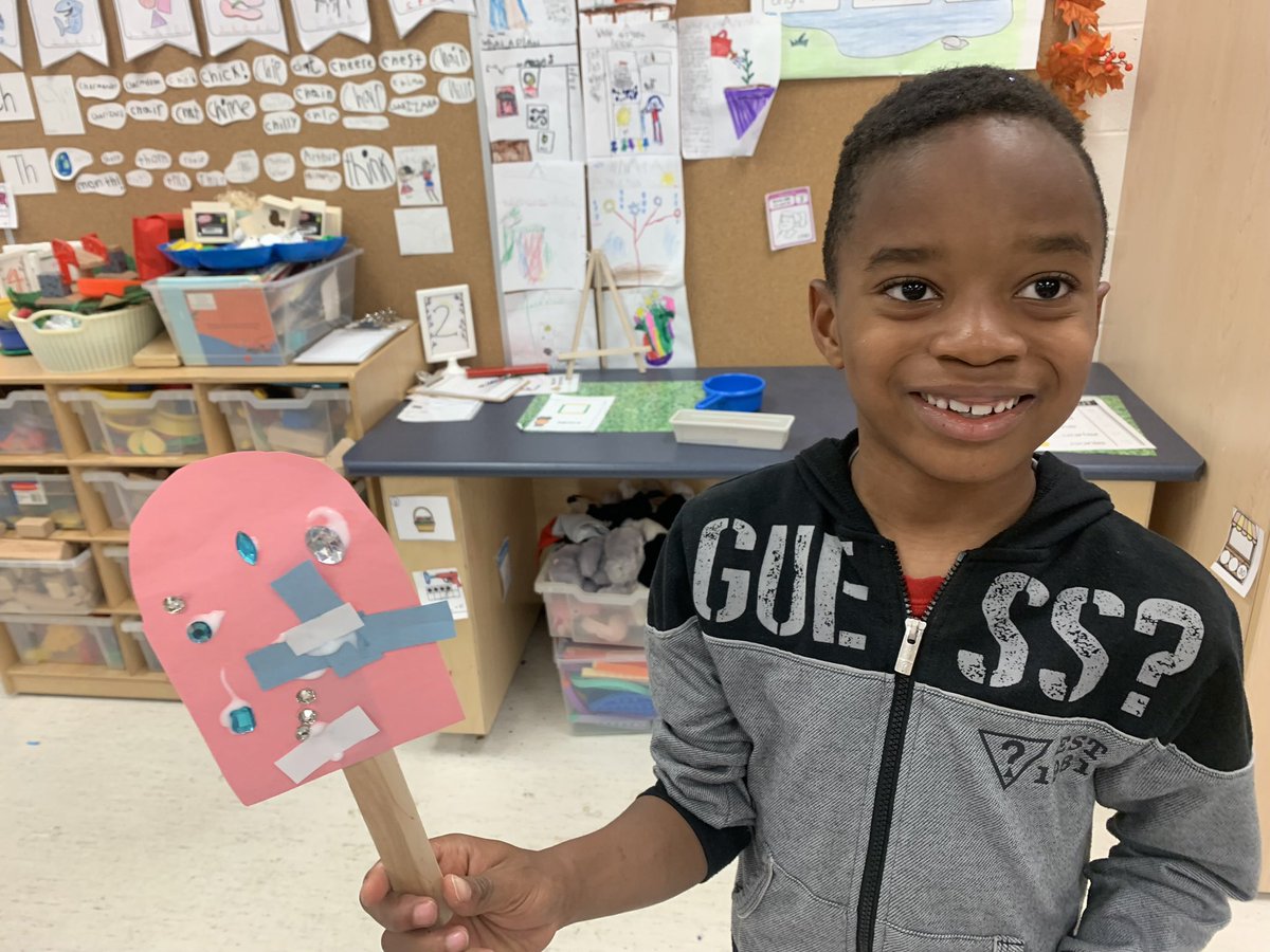 Ms_Lis29's tweet photo. Making popsicles with our buddies! @DPCDSB_BFA https://t.co/qB10KiQZNZ