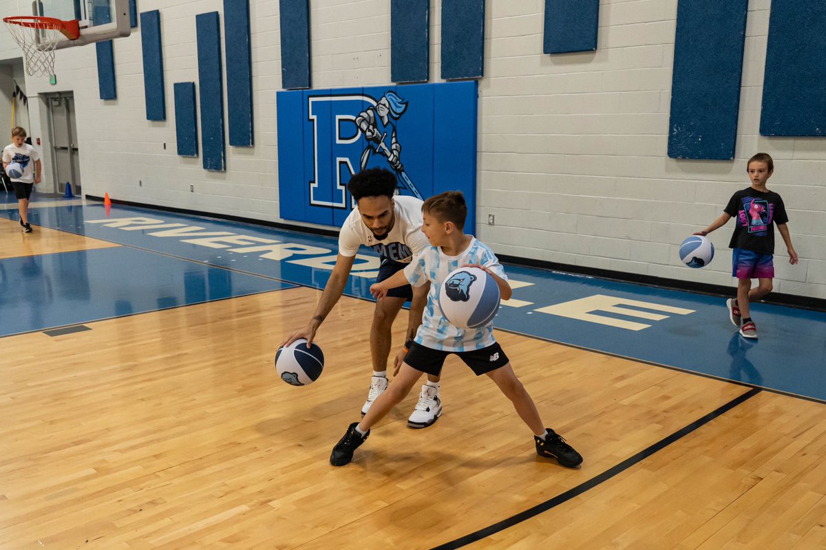 memgrizz's tweet photo. camp talk with @G1LYARD ✅ https://t.co/UvF7LH442i