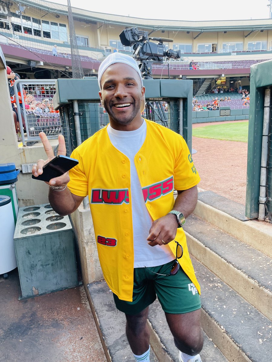MarkVSlaughter's tweet photo. GIO is here! #Bengals https://t.co/whXLNHkS5b