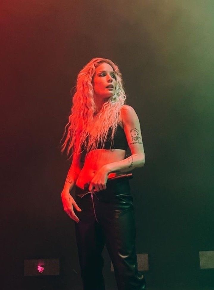 loveandskz's tweet photo. this photo of halsey does something to me https://t.co/Jid5mlcp9L