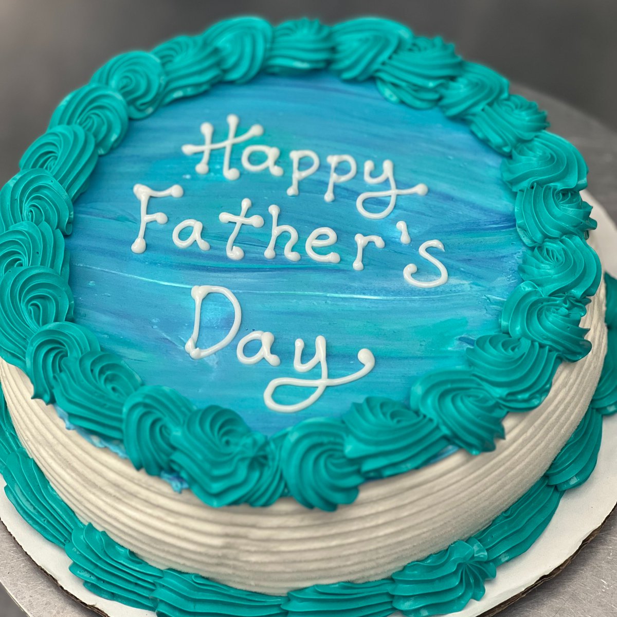 dq_emerson's tweet photo. Dad deserves something sweet. And nothing says happy Father’s Day like a DQ Fudge &amp; Crunch Cake or Cupcake.

Order your cake at https://t.co/6fMqRl68Ux or give us a call!  Limited quantities and designs are also available for walkin purchases. #happytastesgood https://t.co/HCXDi1vPg6