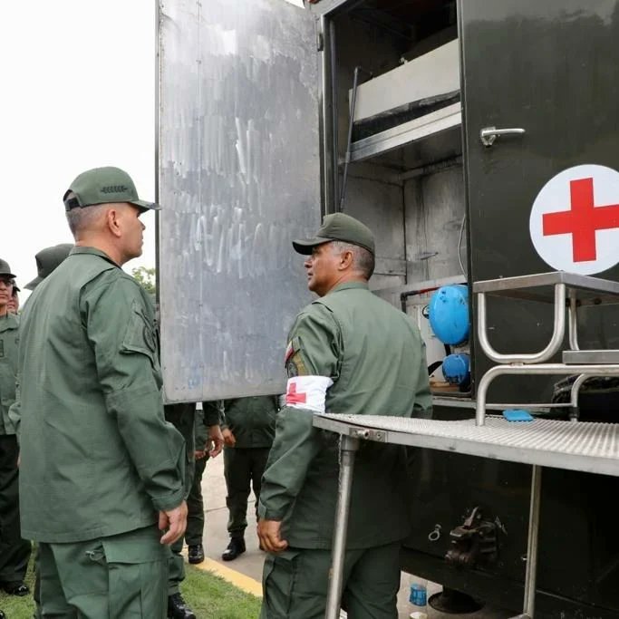 Nuestro GJ <a href="/padrinovladimir/">jose duarte</a> Ministro del Poder Popular para la Defensa  en compañía del MG. Danny Ramón Ferrer Sandrea Viceministro del <a href="/serviciosmppdve/">Viceministerio de Servicios para la Defensa 🇻🇪</a> constataron la labor de los hombres y mujeres adscritos a la Dirección General de Salud de la #FANB
#EnDigesaludFANBVamosPorMás