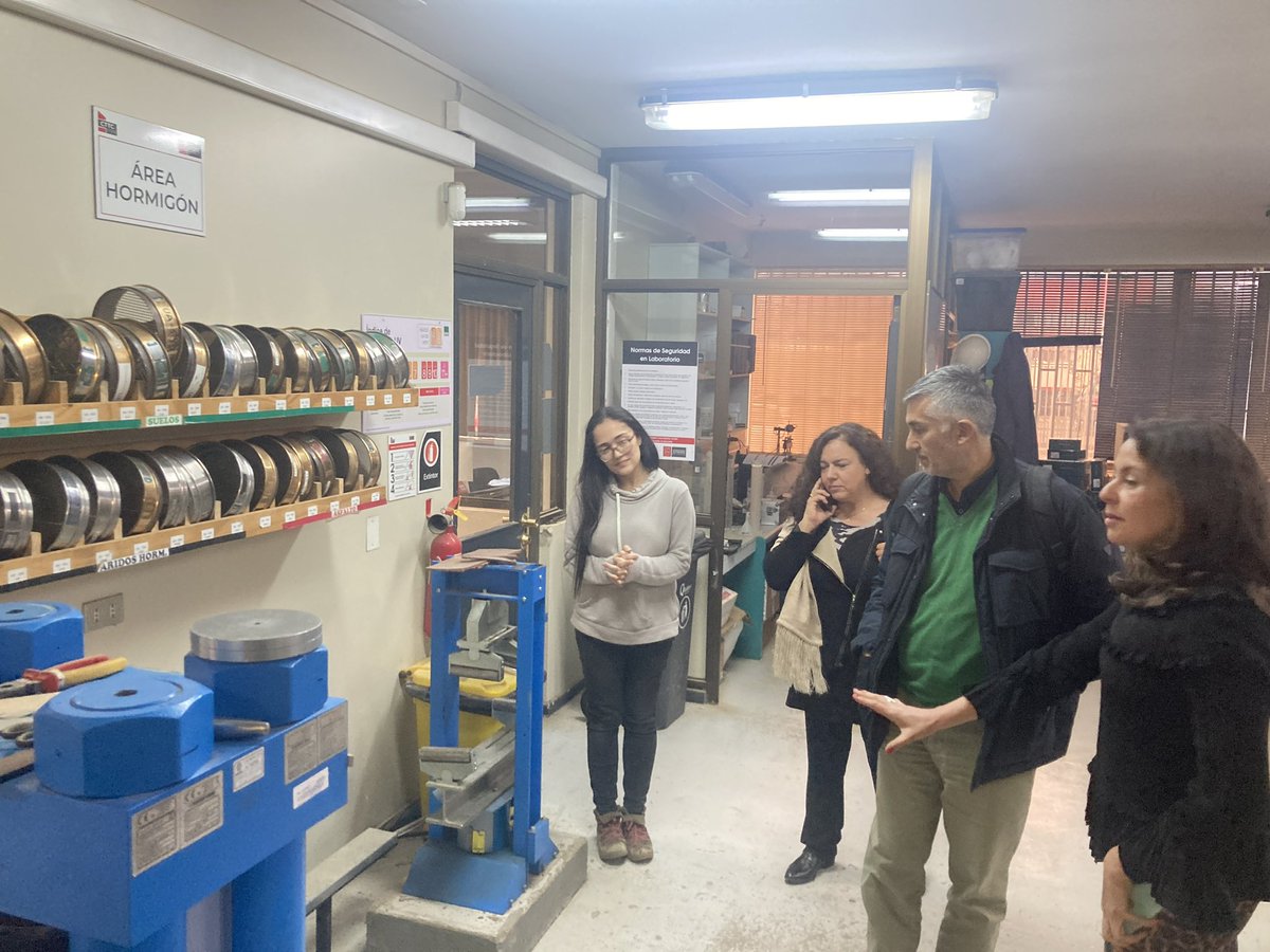 corfoaraucania's tweet photo. Hoy  visitamos  el CTTC de la Universidad Autónoma de Chile en Temuco, en el marco de la conformación de la mesa de trabajo para la digitalización, industrialización y sustentabilidad a la cadena de valor de la construcción en la región. https://t.co/ovoSaALaiX
