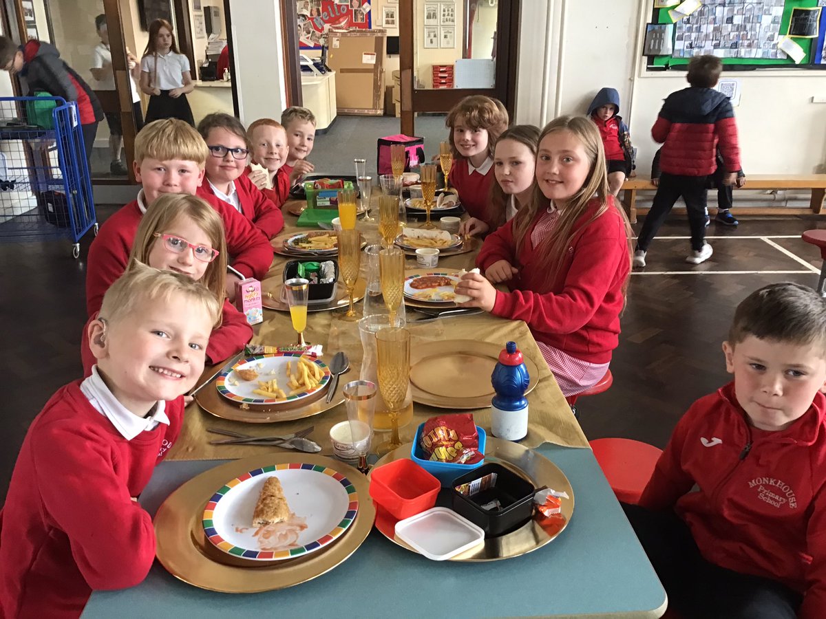 Monkhouse1's tweet photo. Children on the Golden Table today were chosen because they have come back to school with an ambitious attitude towards their learning #Schoolvalues #Goldentable #ambitious #proud https://t.co/STIoPqKexE