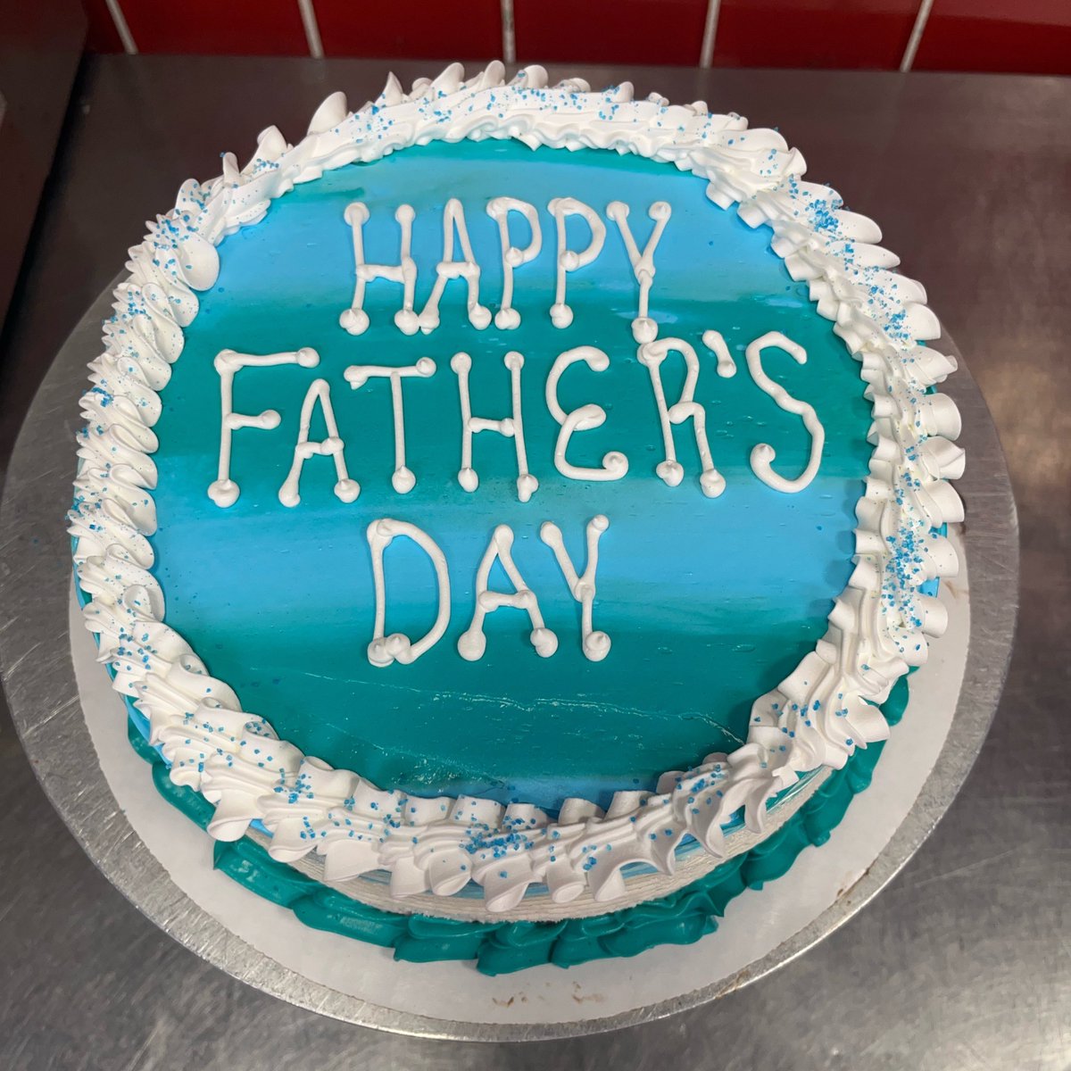 rutherforddq's tweet photo. Dad deserves something sweet. And nothing says happy
Father’s Day like a DQ Fudge &amp; Crunch Cake or Cupcake. Literally!

Order your cake at https://t.co/Jag2EqNwkB or give us a call! Limited quantities and designs are also available for walkin purchases. #happytastesgood https://t.co/6iGHG1f507