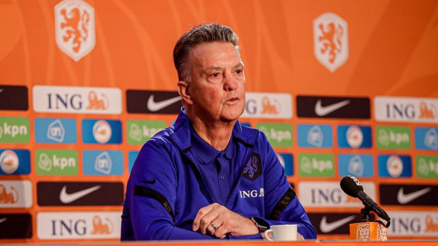 Terrible performance by our team tonight. What is Koeman trying to do Van Dijk as a striker, Ake's replacement for Malacia instead of Timber, Frimpong not selected... I already miss Louis Van Gaal a lot.
#Koeman #LouisVanGaal #NEDCRO #NationsLeague