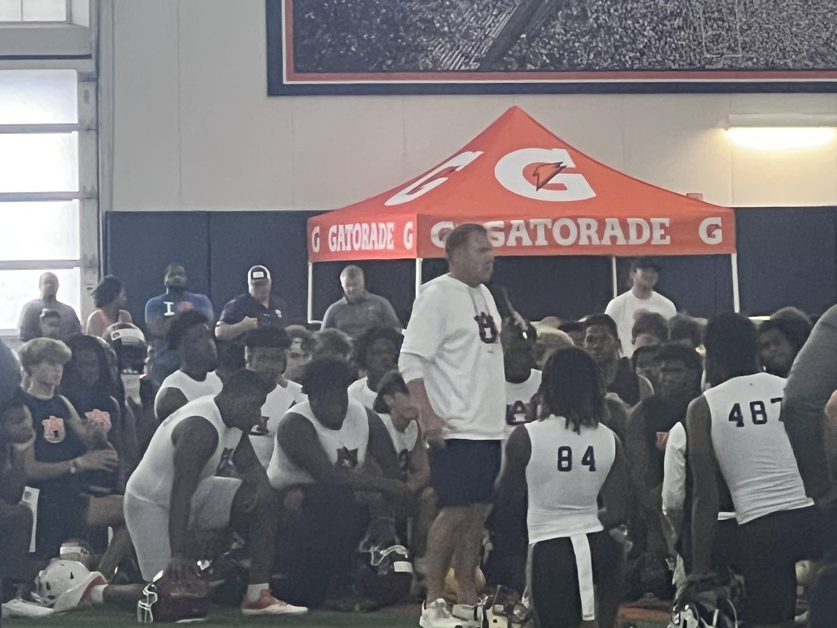 TorrenceMcKnig1's tweet photo. #GoAuburnTigers
#DevelopingMyCraft https://t.co/9Nr8oeTEEs