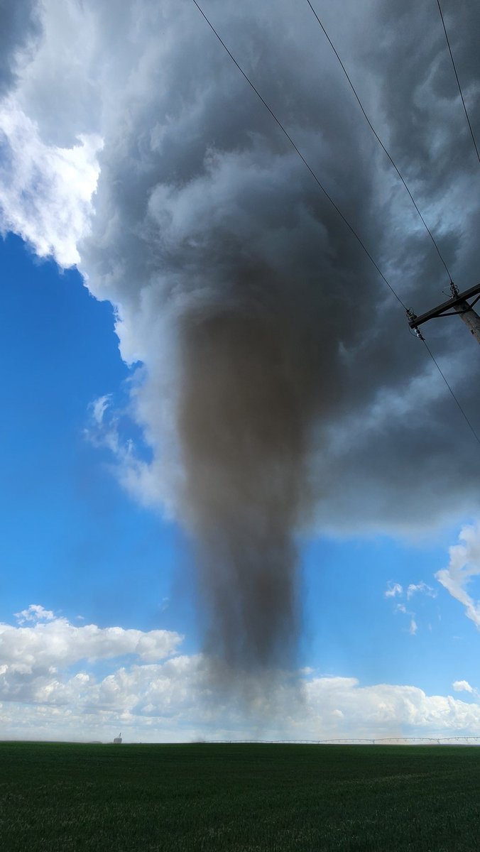 Enchant tornado 335PM #abstorm