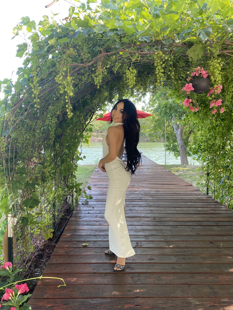 chanellelujan_'s tweet photo. I love being a girl https://t.co/9LHiTM289C
