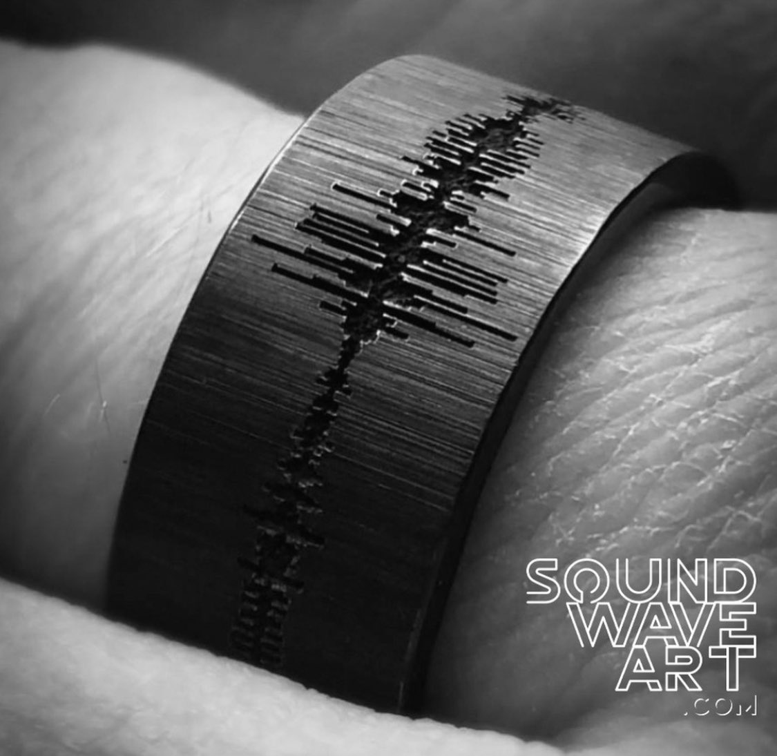 Soundwave rings - engraved with your voice pattern. Soundwaveart.com

#soundwaverings #soundwavejewelry #weddingbands #weddingrings #rings #wedding