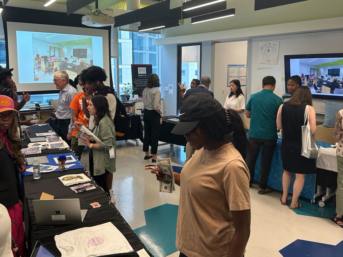 Congrats to @NFTE and @firsthandphilly for an amazing fast pitch showcase today. Students were tasked with creating a pitch, an interactive presentation and prototypes of their business ideas. It was truly an experience to hear from the future of Philadelphia entrepreneurs!
