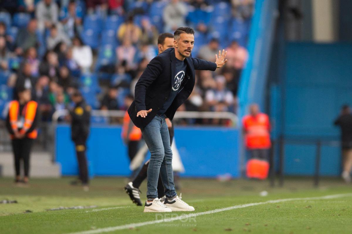 Pes_K_2's tweet photo. Despois de firmar na xornada 37 a dous partidos do final…
Despois de dar a cara polos #nosos…
2ª vez que che dan a patada…
INADMISIBLE!!!!
Eres #UnDosNosos @rubibarrerafdz e esto non pode quedar así.
#TémolosMoitoMáisGordos
 #ODéporSomosNós #CamiñaOuRebenta #AgoraSomosNós https://t.co/NZc0iGyrvd