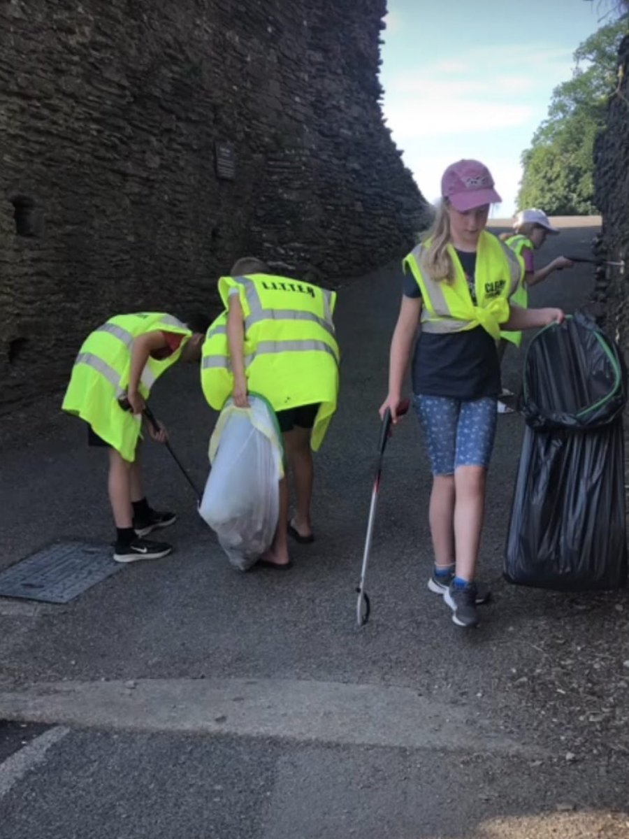 LAUlibrary's tweet photo. Great working with Pat from The Orchard Centre and their youth club members this afternoon for a litter pick around Launceston to mark #TheGreatBigGreenWeek. 
1 Hour, 4 Children and 2 adults managed 3 bags collected👏Keep it clean💚Keep it green ! https://t.co/N7teREGllf