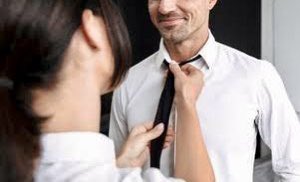 DoctorDeNinos's tweet photo. De Niño veía como antes de que mi papá saliera a trabajar TODOS los días mamá acomodaba el cuello de su camisa y le hacía un nudo de corbata perfecto. Pasaron los años, mamá tuvo un accidente, quedó con hemiparesia y papá dejó de trabajar para cuidarla, dejo de usar corbata.. https://t.co/UXAnKGakFs