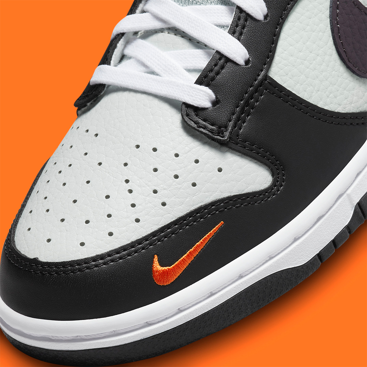 houseofheat's tweet photo. Nike Adds Orange Mini Swooshes to This New Dunk Low 🐼

SEE MORE: https://t.co/FiiQ5Vnrcl https://t.co/LPOCTxvS4G