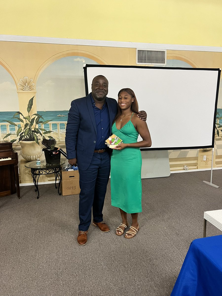 flyinglstf's tweet photo. FLHS 2023 Track & Field Banquet… Great time had by all! Seniors I wish you guys the best on y’all future endeavors. To everyone else stay tuned and be ready to get back in the lab #L.O.T #FlyingLdr #Whitnessthislegacy https://t.co/sSnO28tZSF