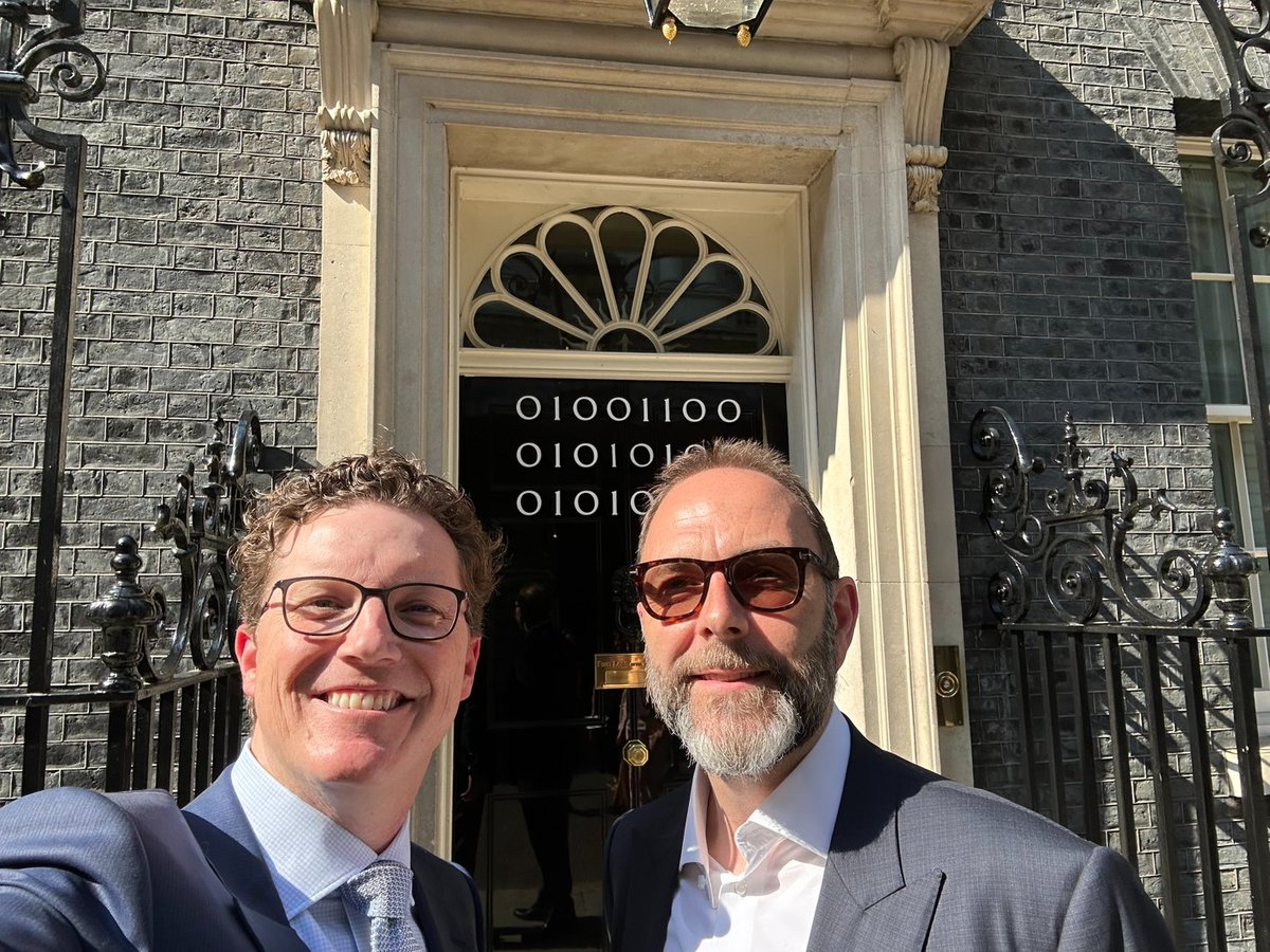 Hello from London! 🇬🇧 It’s #LondonTechWeek and <a href="/10DowningStreet/">UK Prime Minister</a>’s iconic facade now reads LTW in binary, which I love. The UK is transforming as an outstanding hub for emerging tech — it was fantastic to meet <a href="/RishiSunak/">Rishi Sunak</a> <a href="/NorwichChloe/">Chloe Smith</a> <a href="/scullyp/">Paul Scully</a> and so many others at <a href="/LDNTechWeek/">London Tech Week</a>.