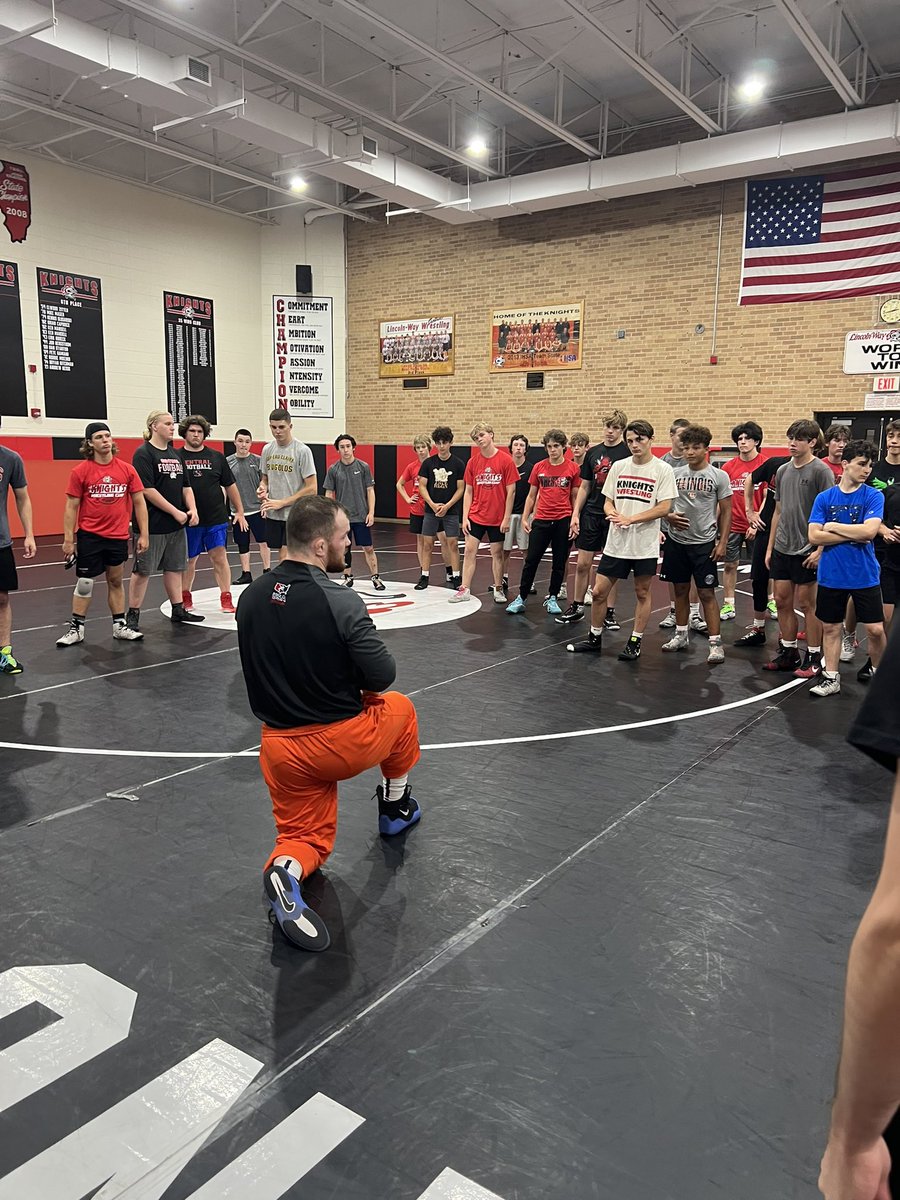 Thank you to 3x @IlliniWrestling NCAA Qualifier, NWCA All-American, and one of the newest members of the @USAWrestling World Team @BraunagelZac for coming in to teach our wrestlers some valuable techniques from the bottom! Congrats Zac and good luck at WORLDS!