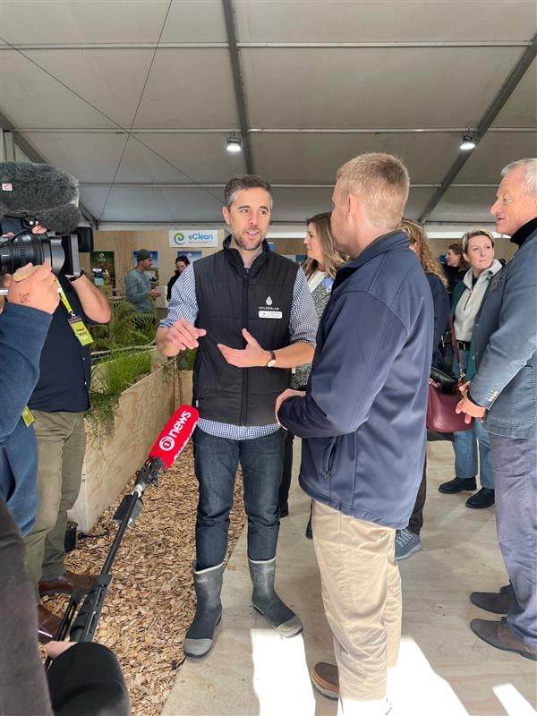 Good times talking #eDNA, clams, Covid and tech with Prime Minister <a href="/chrishipkins/">Chris Hipkins</a> at the <a href="/FieldaysNZ/">Fieldays</a>!