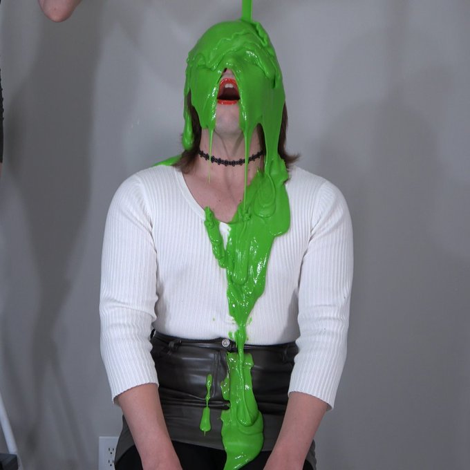 Everybody say hi to our first transgender model, Nicole! Well, it's actually just me; I'm transgender<a href="/tag/sploshing"class="tags"><span>#sploshing</span></a><a href="/tag/wetandmessy"class="tags"><span>#wetandmessy</span></a>