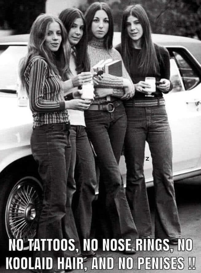NINANONYA2021's tweet photo. The 70’s not really my time, but how many can relate to this? https://t.co/xQE8yYmuKG
