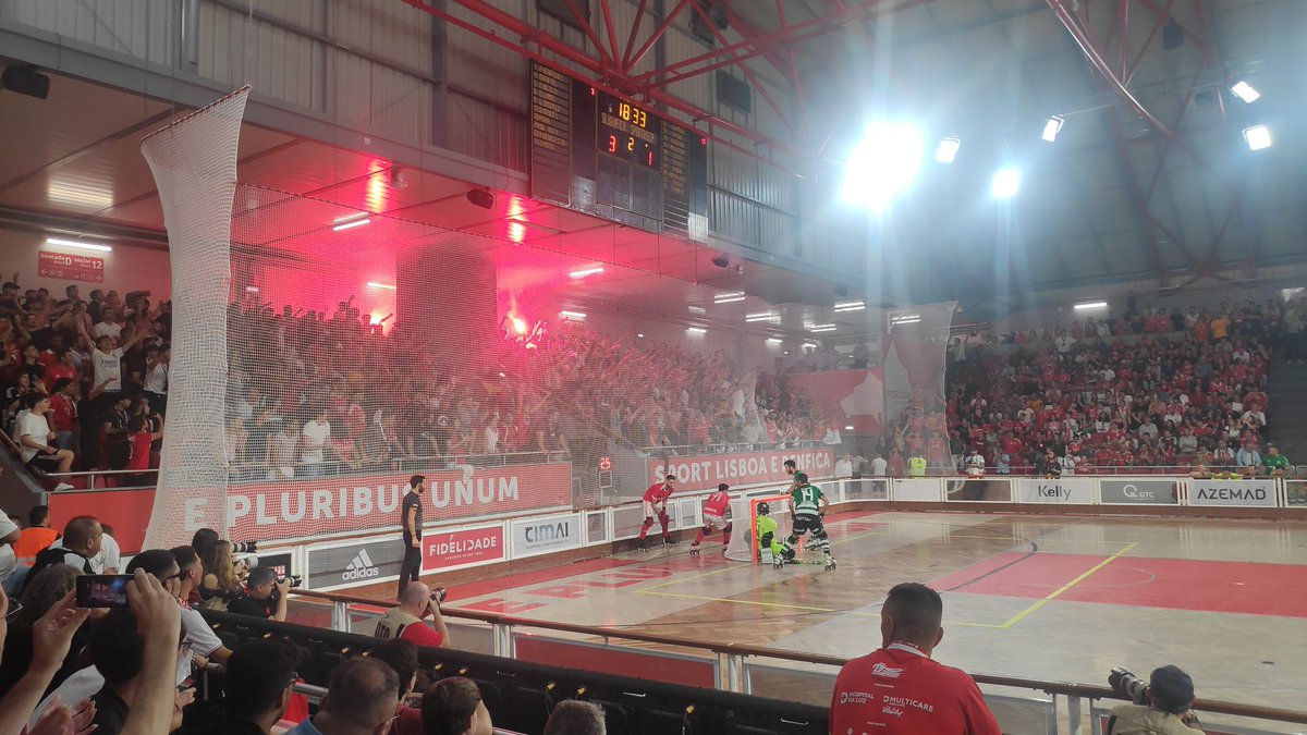 2 derbies, 2 vitórias, 1 objetivo nos olhos 🦅 #SóHáUmBenfica #FutsalBenfica #HóqueiBenfica