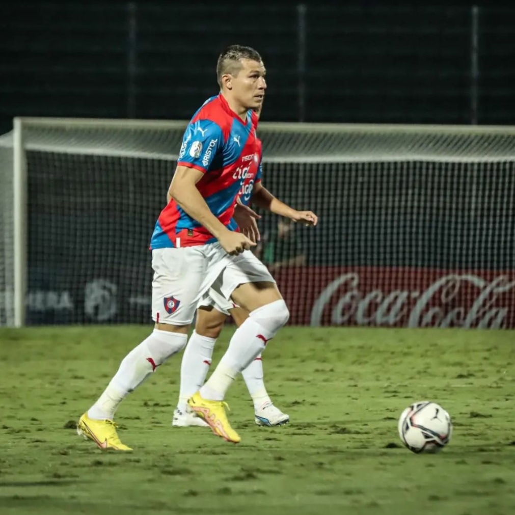 AHORA💣

Braian Samudio retiró sus pertenencias del club, NO jugará versus Barcelona en Ecuador y ya puso fin a su ciclo en #CerroPorteño .