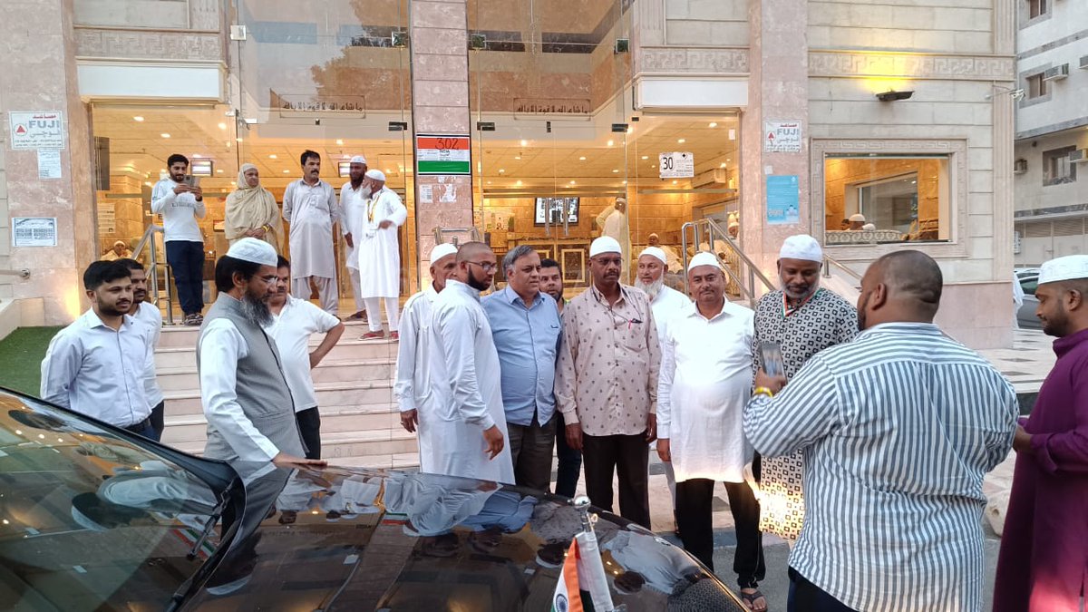 IndianEmbRiyadh's tweet photo. Ambassador Dr Suhel Khan, along with Consul Haj Shri Mohd Jaleel, met with pilgrims frm across the country in Makkah. He also visited many branch dispensaries, offices &amp; pilgrim buildings. Pilgrims are happy with the arrangements. Any issues they face are also addressed promptly. https://t.co/TH2fPXUnh3