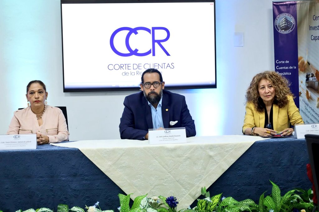 CortedeCuentas's tweet photo. Como parte del fortalecimiento de las capacidades del talento humano, el Segundo Magistrado, Julio Bendek Panameño inauguró la capacitación en "Ley de Compras Públicas", coordinada por el #CINCAP y dirigida a 60 servidores de nuestra Entidad Fiscalizadora Superior. https://t.co/6Hc8n9Qb2W