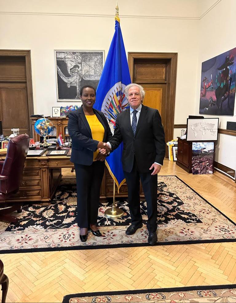 modelfm883's tweet photo. L’ex 1ère Dame, Martine Moïse, a rencontré ce Mercredi, le secrétaire général de l’OEA, Luis Almagro. Elle affirme avoir plaidé en faveur de la mise en place d'un Tribunal Spécial International pour faire la lumière sur l'assassinat de son mari, Jovenel Moïse. https://t.co/bh3o3vIQyZ