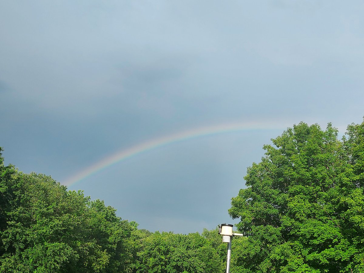 Severe Rainbow Warning...if you look to your east after the storms pass you might catch one of these @RyanBretonWX @RachelFrank_CT @ryanhanrahan #CTwx