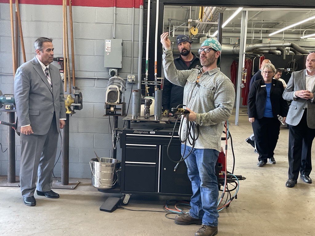 TrevinoTWCLabor's tweet photo. I always enjoy seeing where high-demand skills are taught with real world settings and hands-on labs. The simulation labs at Alvin College helps students be prepared for various industries.
#Texasworkforce #TreviñoAcrossTX #gulfcoast #YourCollegeRightNow https://t.co/Cxn3oJVclJ