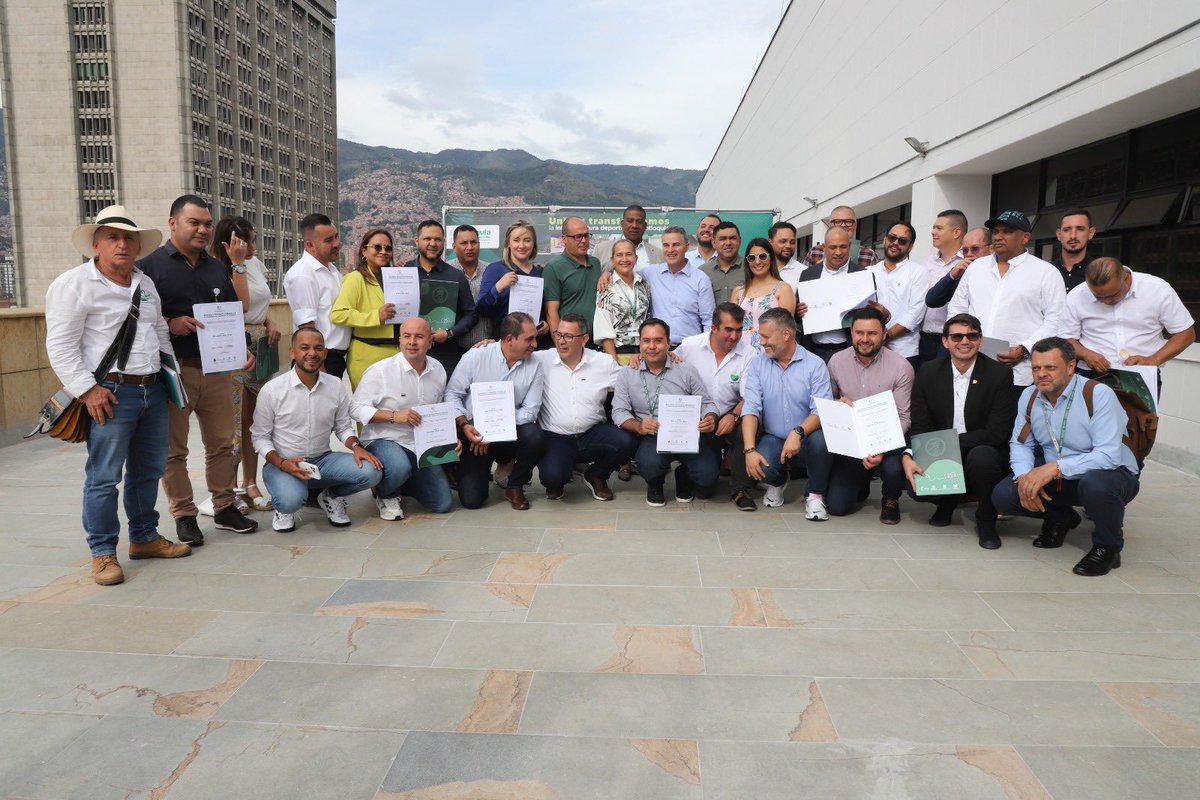 Anunciamos la construcción y el mejoramiento de 26 escenarios deportivos en Antioquia, con una inversión cercana a los $40.000 millones de pesos. Un paso más hacia el sueño de lograr la candidatura de Urabá como sede de los Juegos Nacionales y Paranacionales 2027.