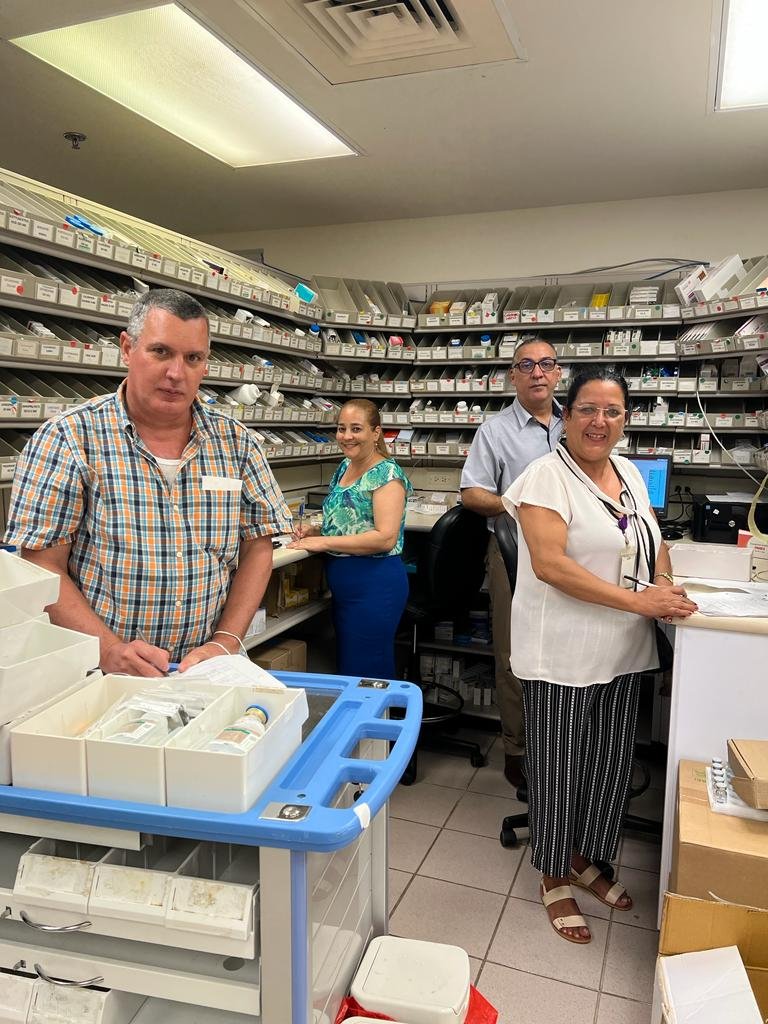 #MaceoYCheViven
El 14 de junio la historia hizo coincidir a dos grandes hombres que, aunque distantes en el tiempo, los unió su amor por Cuba.
En la farmacia del Hospital Sir Lester,los Lic.Hugo,Ileana,Leonel y Yasmiani rinden homenaje a estos dos héroes.
#CubaViveEnSuHistoria
