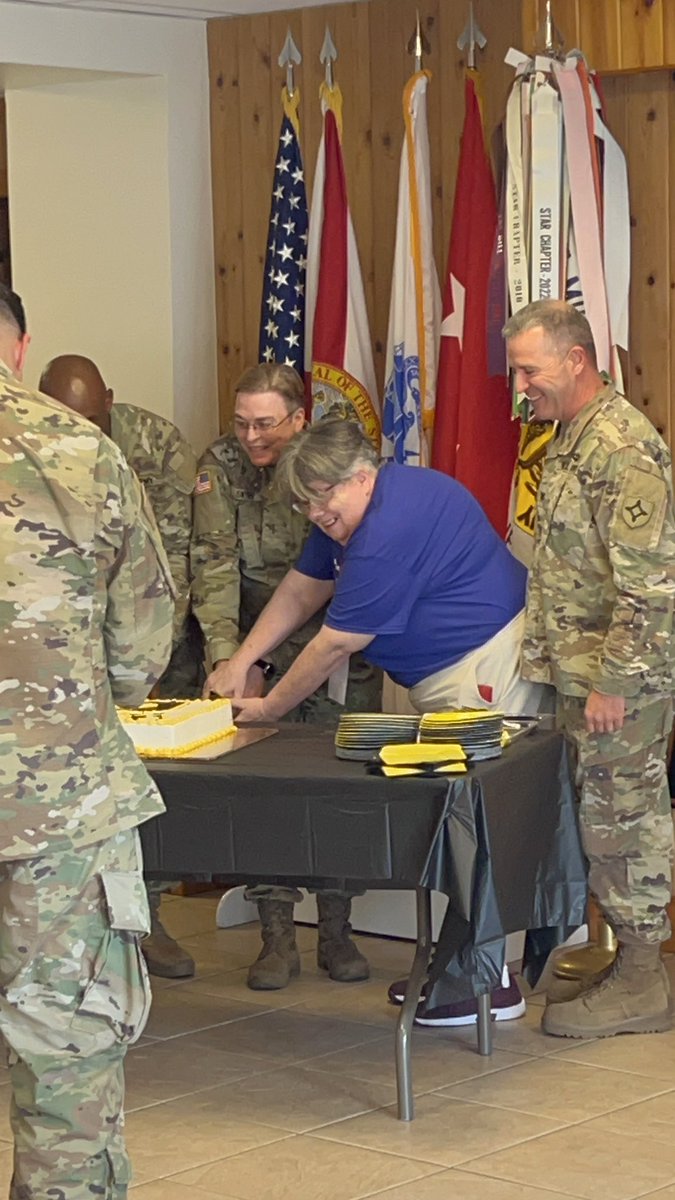 MsSykes12's tweet photo. Happy Birthday @USArmy 🎉I was able to celebrate with the @FLGuard while working with @VANatCemeteries’s and UCFs Veterans Legacy Program. Truly an amazing experience! #UCFVLP #FLNG https://t.co/MXm6X07wHk
